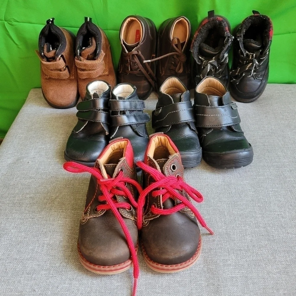 Bundle of 6 pairs of shoes for kids.‎